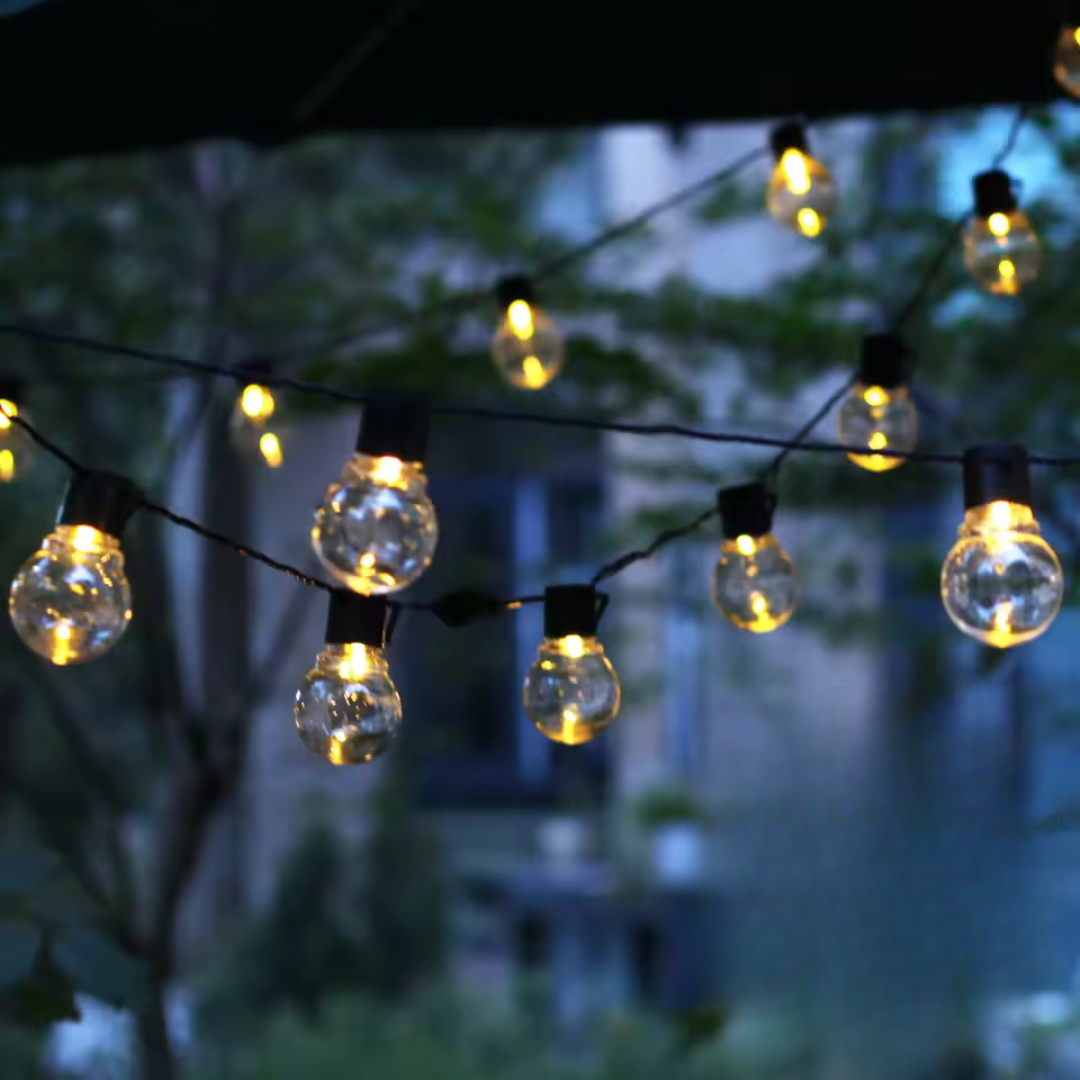 Solar LED Lichterkette mit klarwarmem Licht – GlowFest GlobeLine