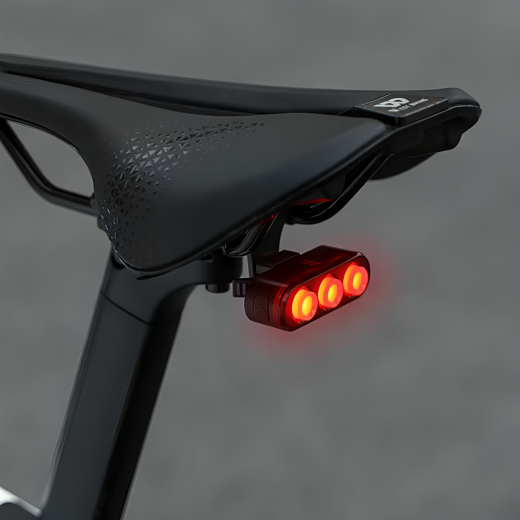 Das intelligente Fahrrad-Rücklicht mit Bremslichtsensor – BlinkCore Smart