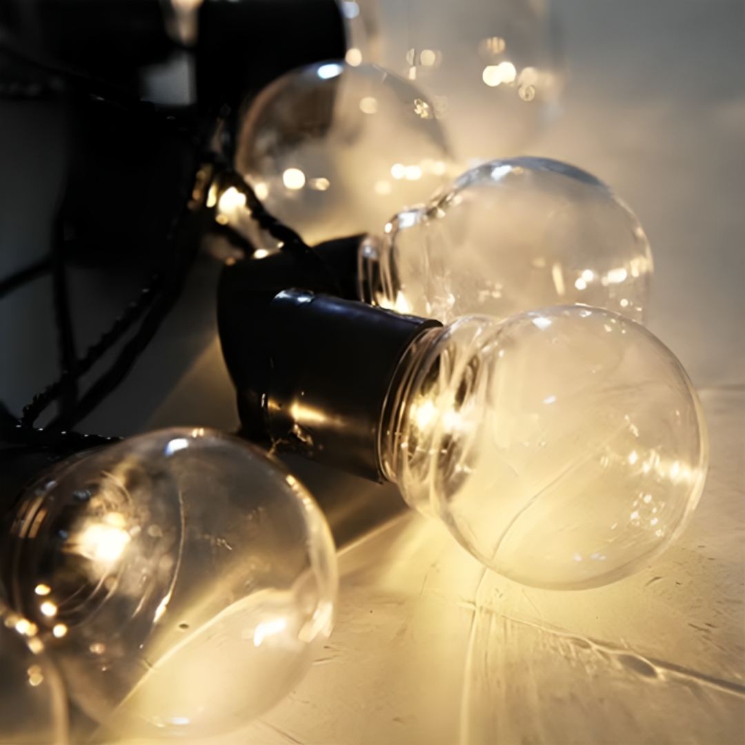 Solar LED Lichterkette mit klarwarmem Licht – GlowFest GlobeLine