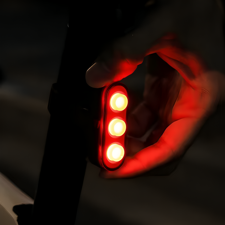 Das intelligente Fahrrad-Rücklicht mit Bremslichtsensor – BlinkCore Smart