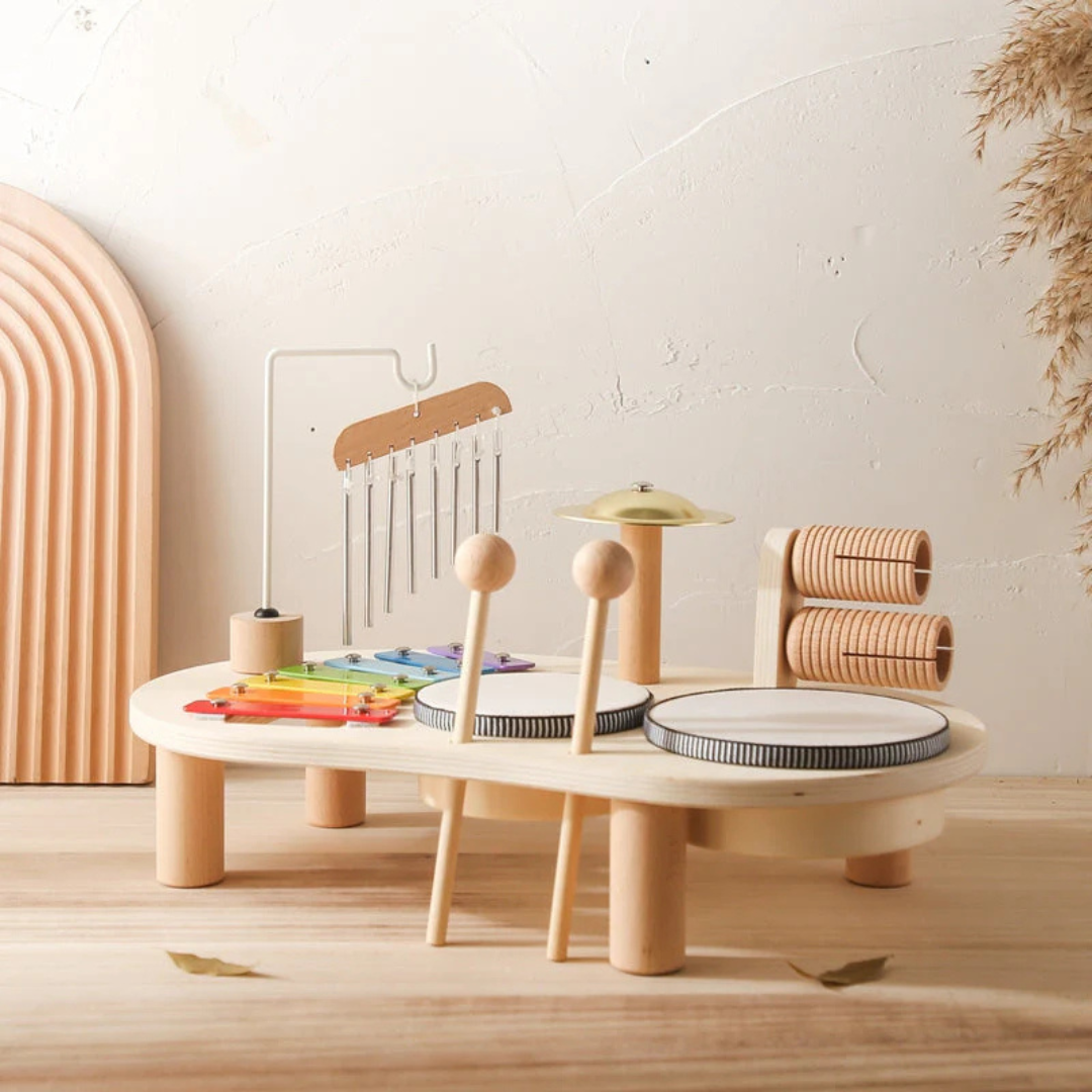 Spielzeug Musiktisch aus Holz mit Xylophon, Trommeln & Becken – KlangZauber Tisch