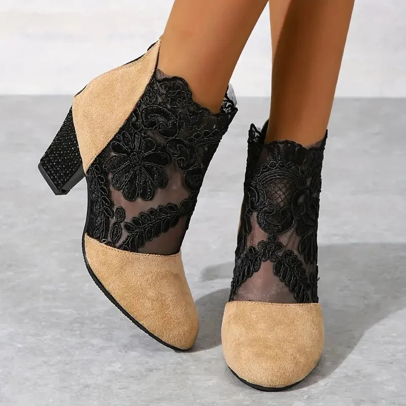 Stylische atmungsaktive orthopädische Absatzschuhe
