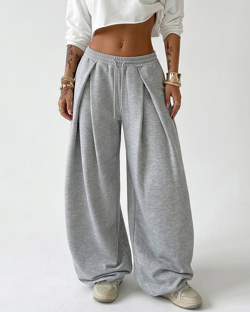 Plissierte weite Sweathose im Streetwear-Stil