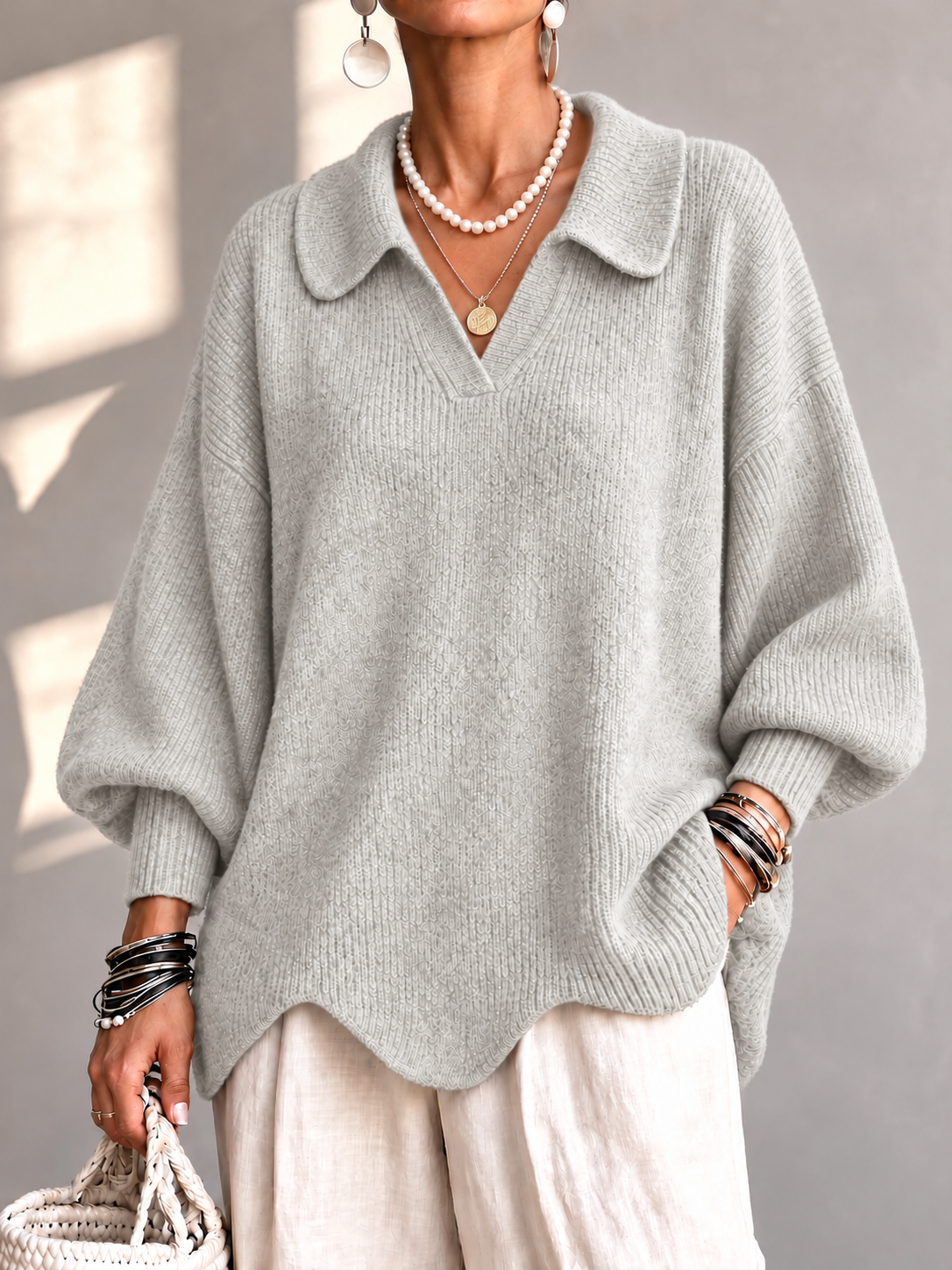 Eleganter Strickpullover mit Kragen und Wellensaum