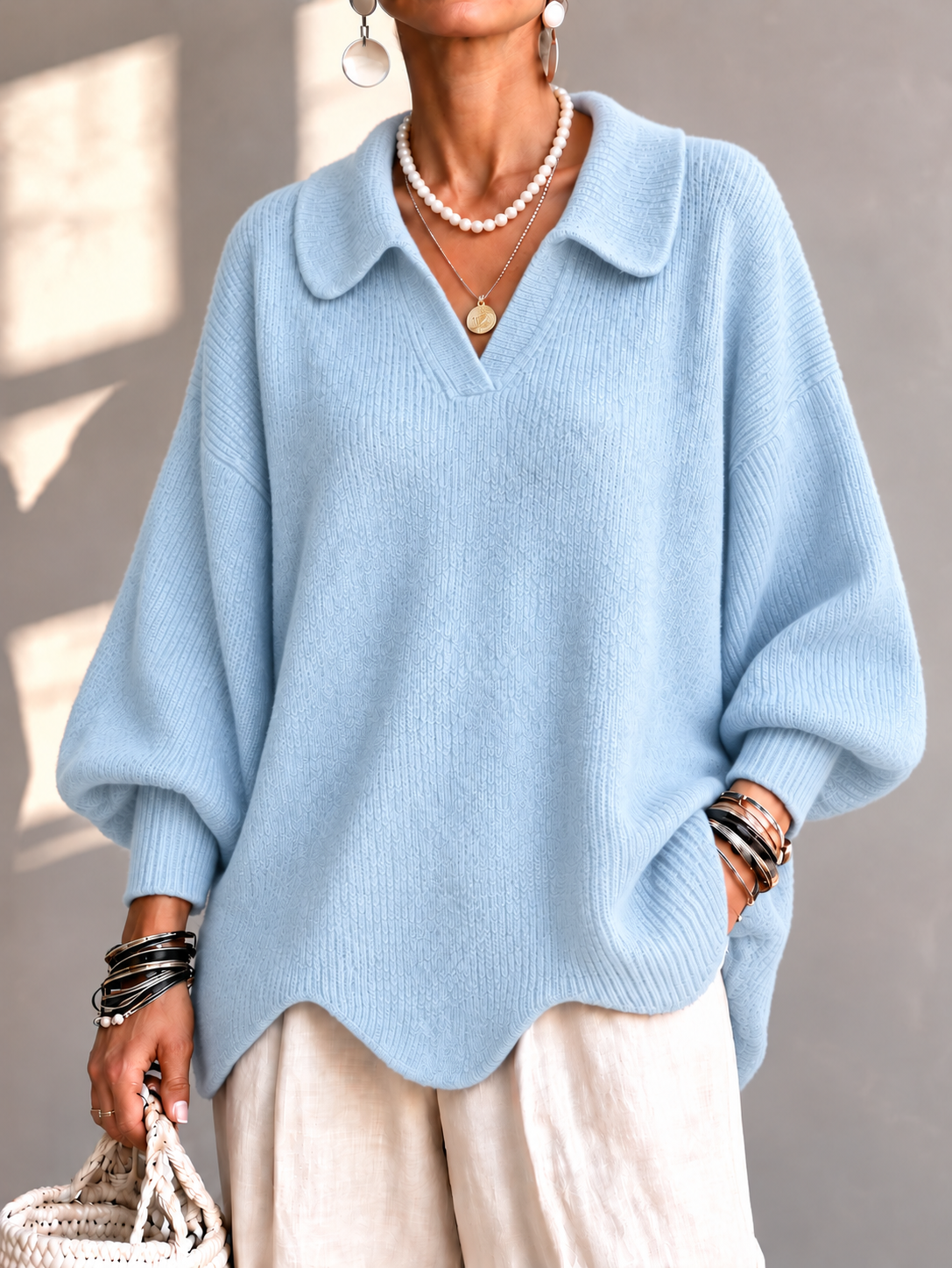 Eleganter Strickpullover mit Kragen und Wellensaum