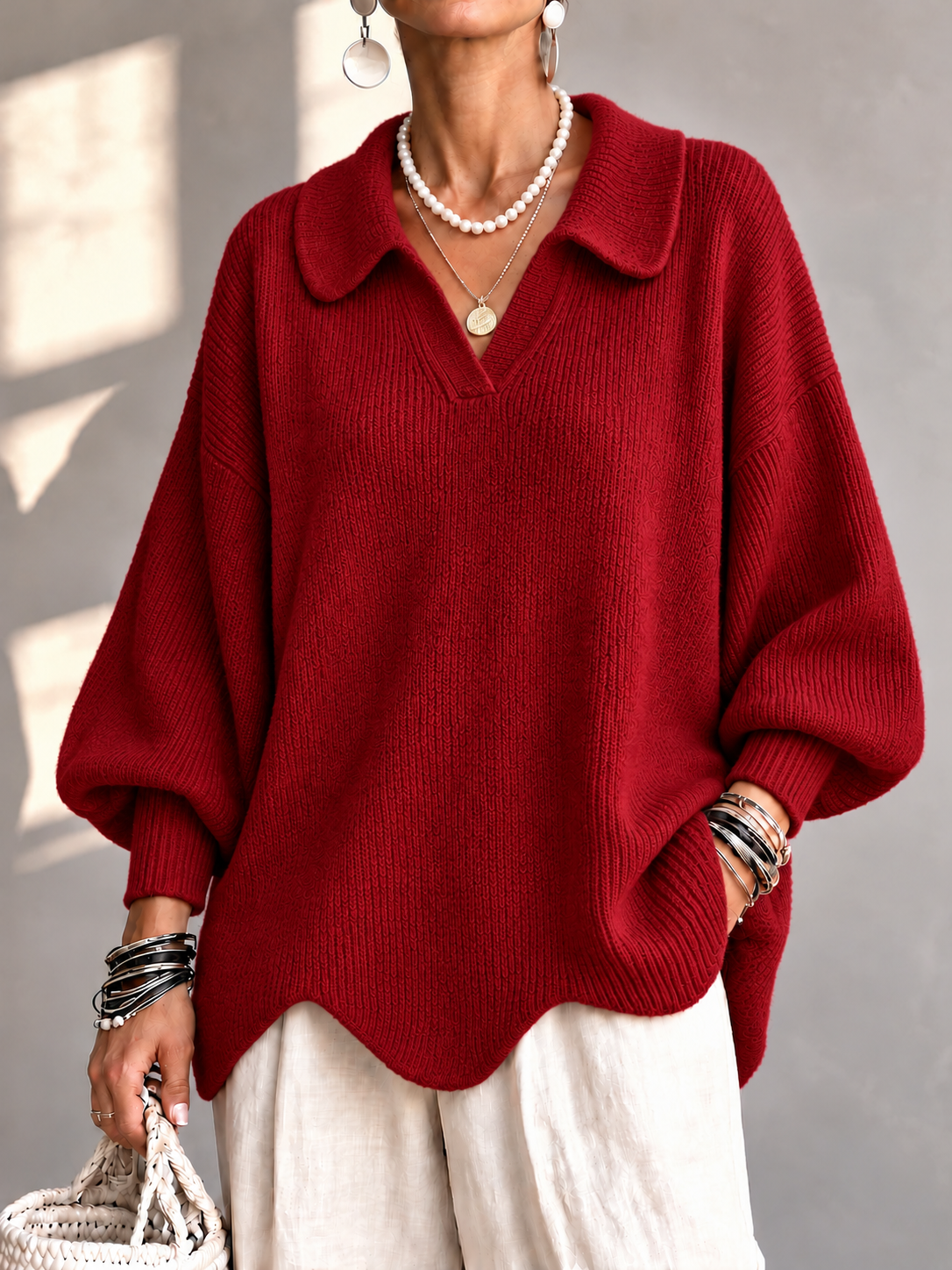 Eleganter Strickpullover mit Kragen und Wellensaum