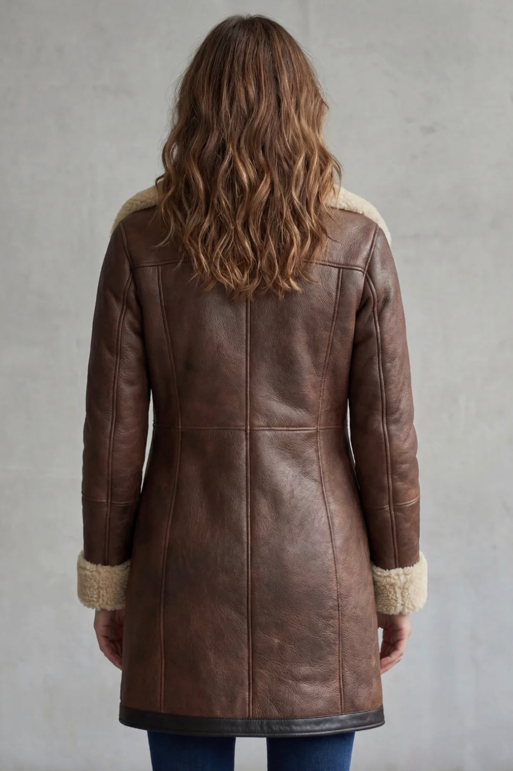 Eleganter Damen-Ledermantel mit Lammfellfutter