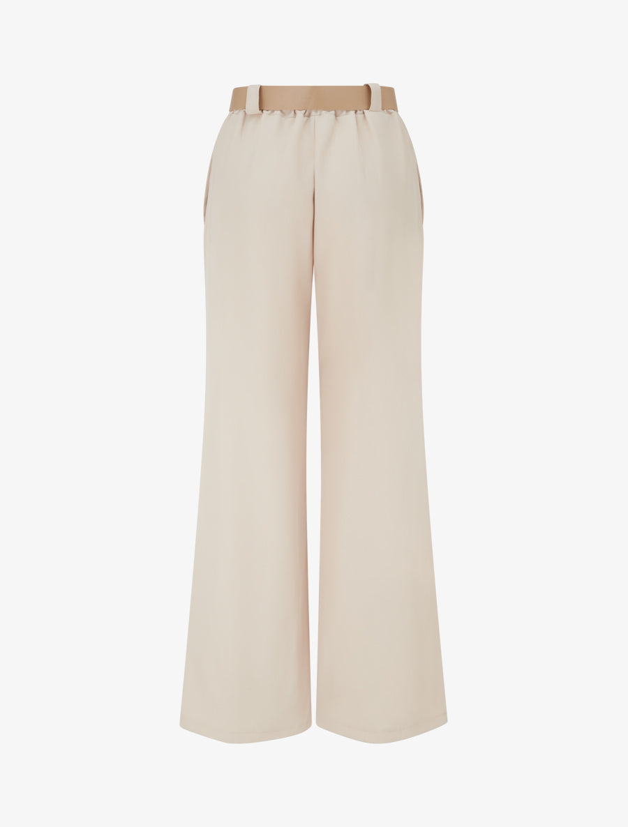 Gerade Hose mit hohem Bund und Gürtel
