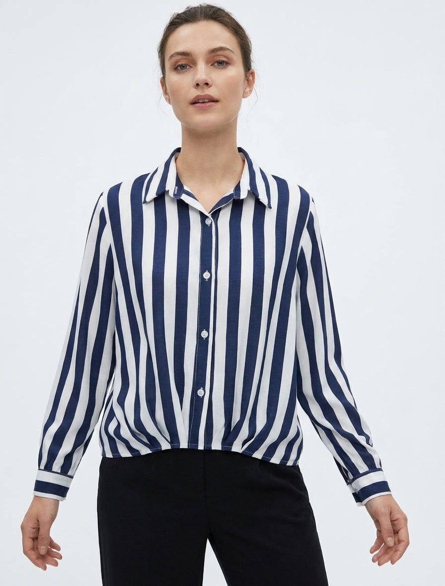 Gestreifte Hemdbluse mit Stehkragen