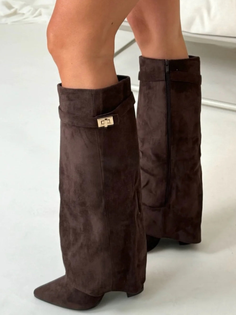 Kniehohe Stiefel – Damenstiefel aus Wildlederimitat mit spitzer Zehenpartie und Absatz