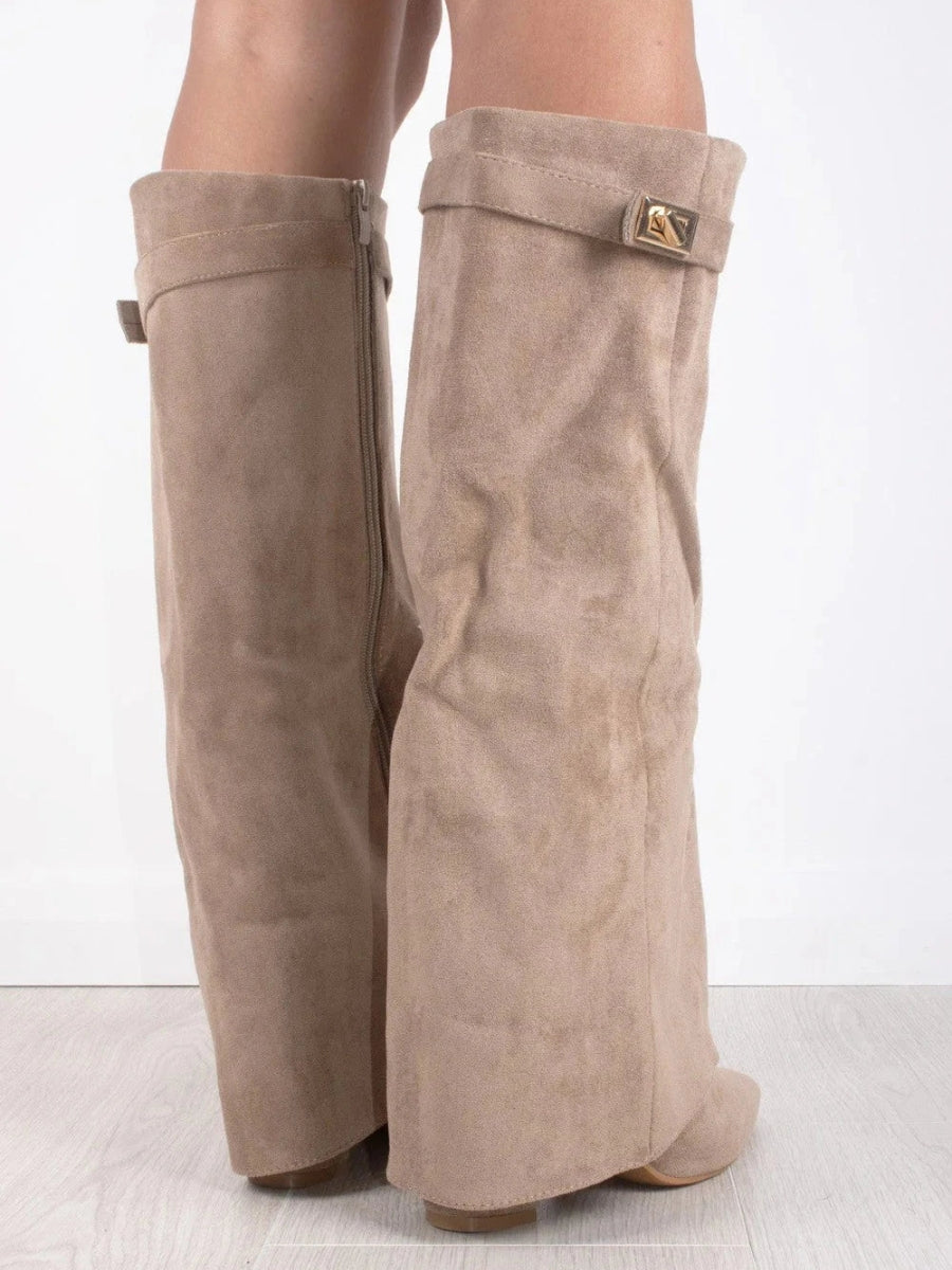 Kniehohe Stiefel – Damenstiefel aus Wildlederimitat mit spitzer Zehenpartie und Absatz