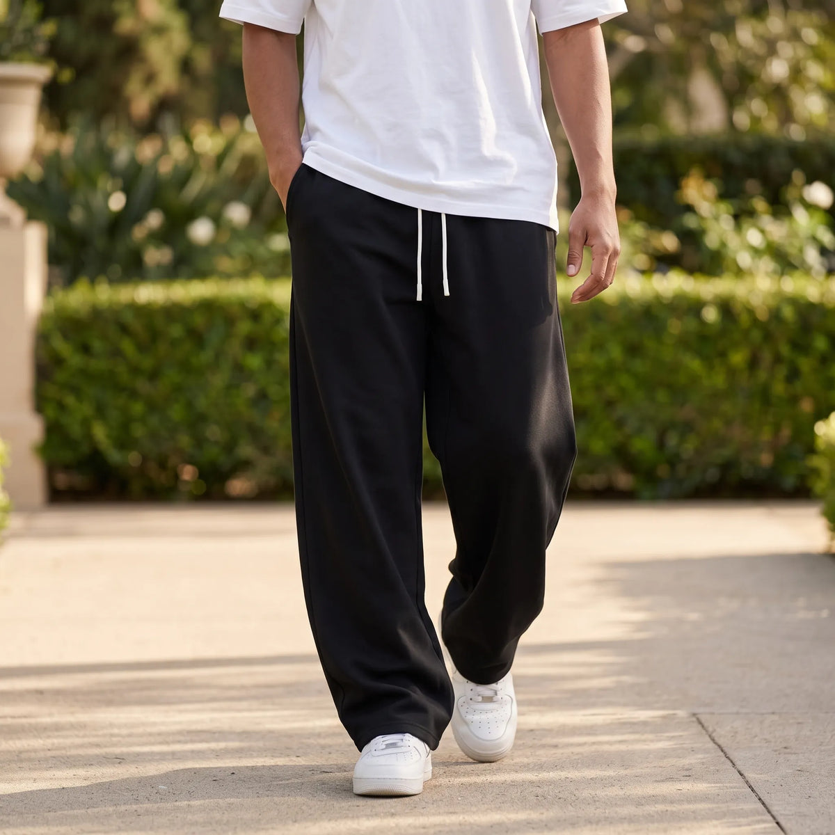 Lockere Jogginghose Mit Tiefen Seitentaschen