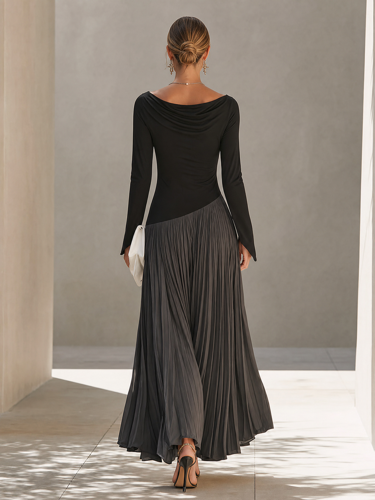 Minimalistisches Damen-Maxikleid in Zweifarbigem Color-Block-Design mit Drapiertem Ausschnitt
