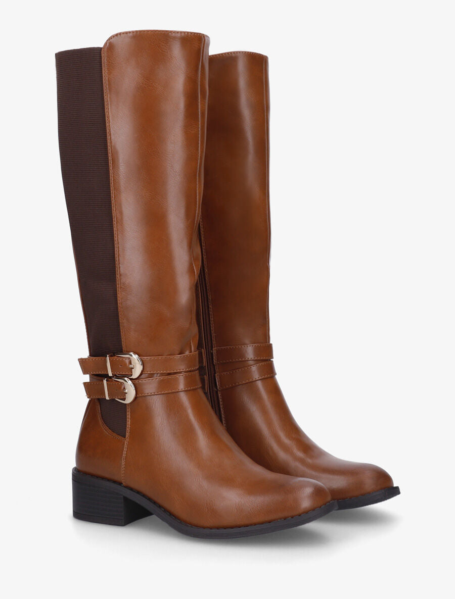 Stiefel mit Riemen und Blockabsatz