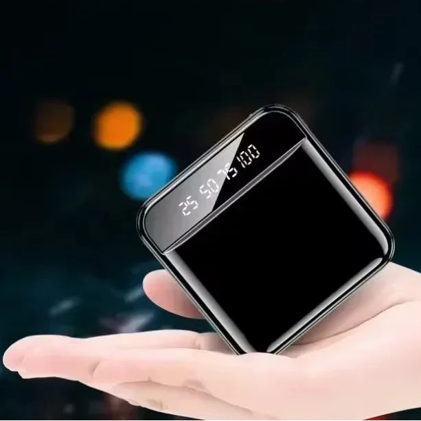 Hochkapazitive Powerbank mit Schnellladen und Digitaldisplay tragbar