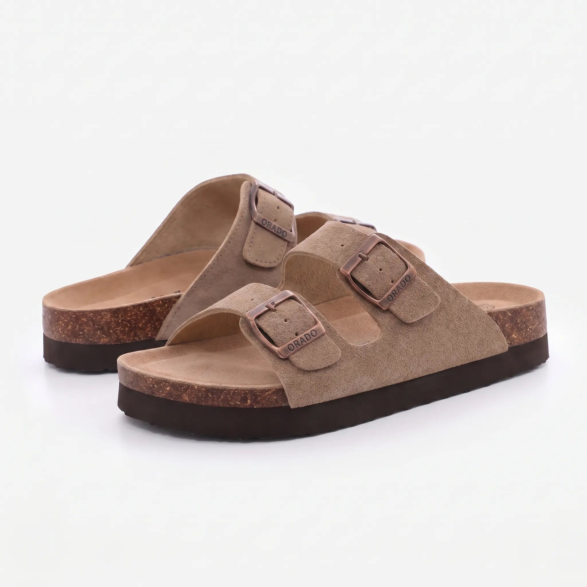 Zwei-Riemen-Sandalen mit Metallschnallen und Korkfußbett