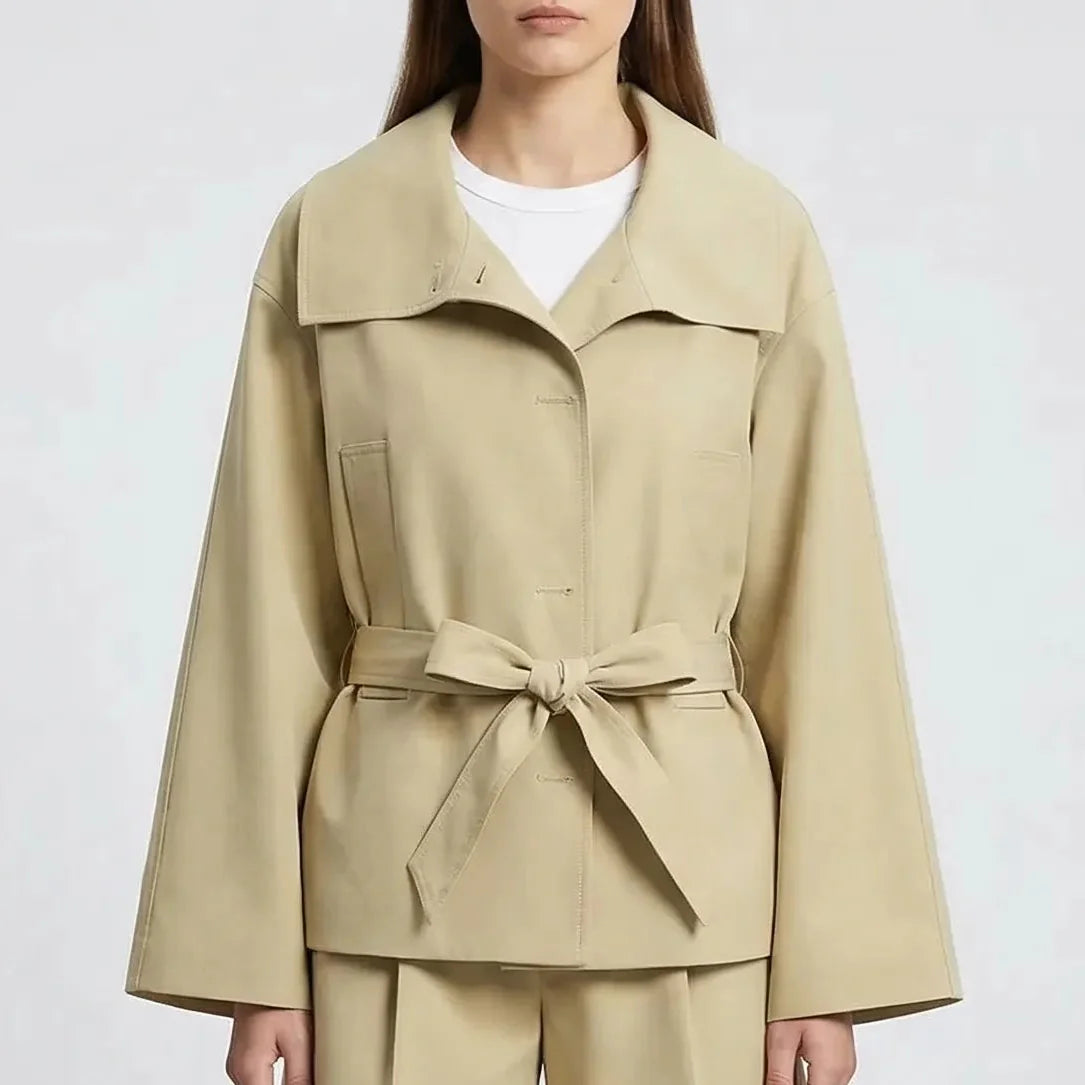 Kurzes Co-Ord Set für Damen mit Umlegekragen und Taillenbund