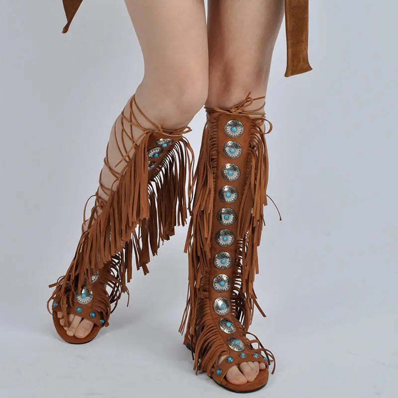 Knöchelhohe Fransen-Sandalen mit Schnürung und metallischen Details