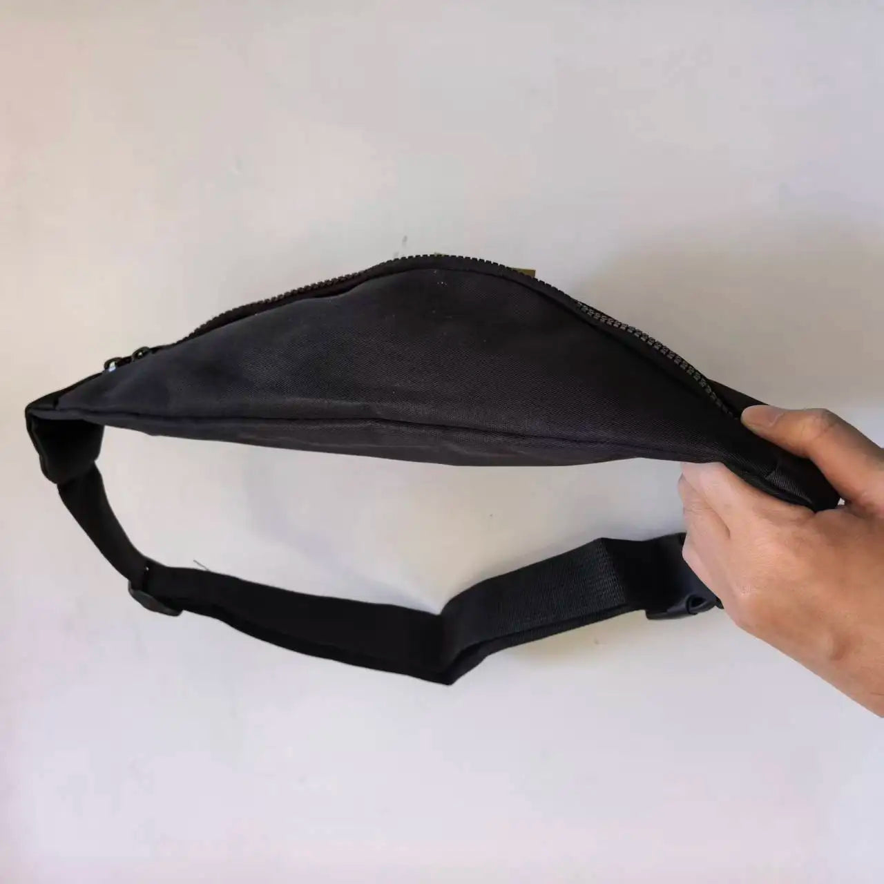 Unisex Hüfttasche mit verstellbarem Riemen und 2 Reißverschlussfächern
