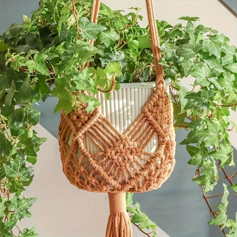 Boho Makramee Pflanzenhänger mit geometrischem Knotenmuster und Quaste