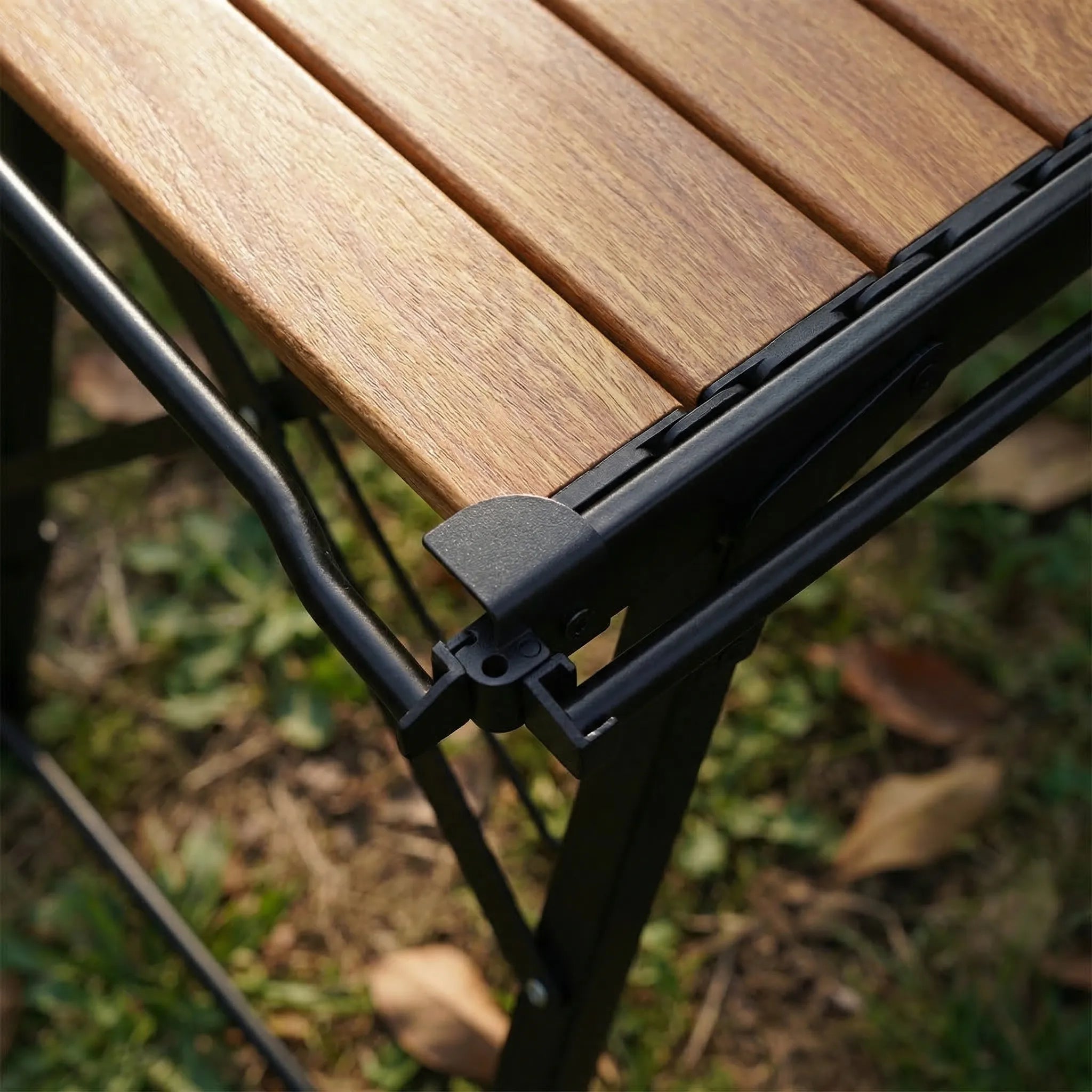 Klappbarer Camping-Tisch mit verstellbaren Beinen und Brennerpanel