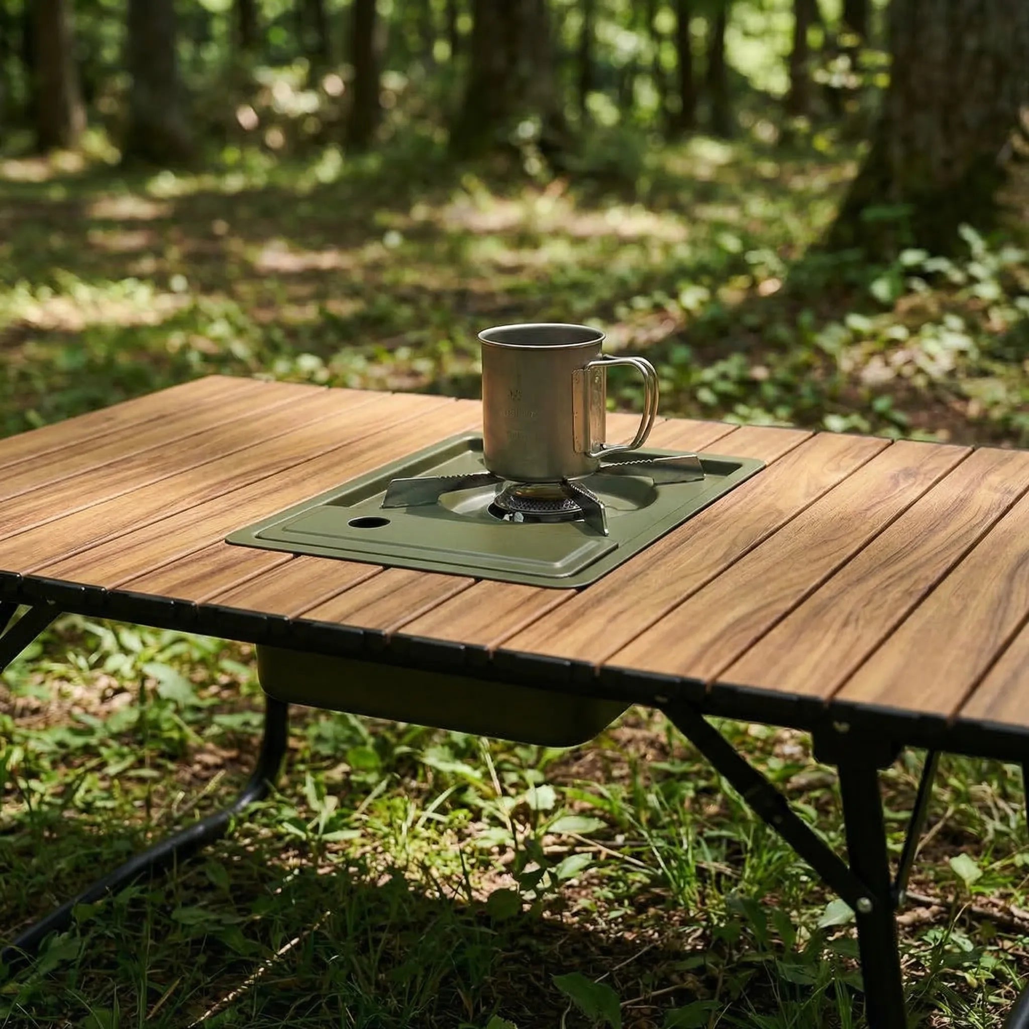 Klappbarer Camping-Tisch mit verstellbaren Beinen und Brennerpanel