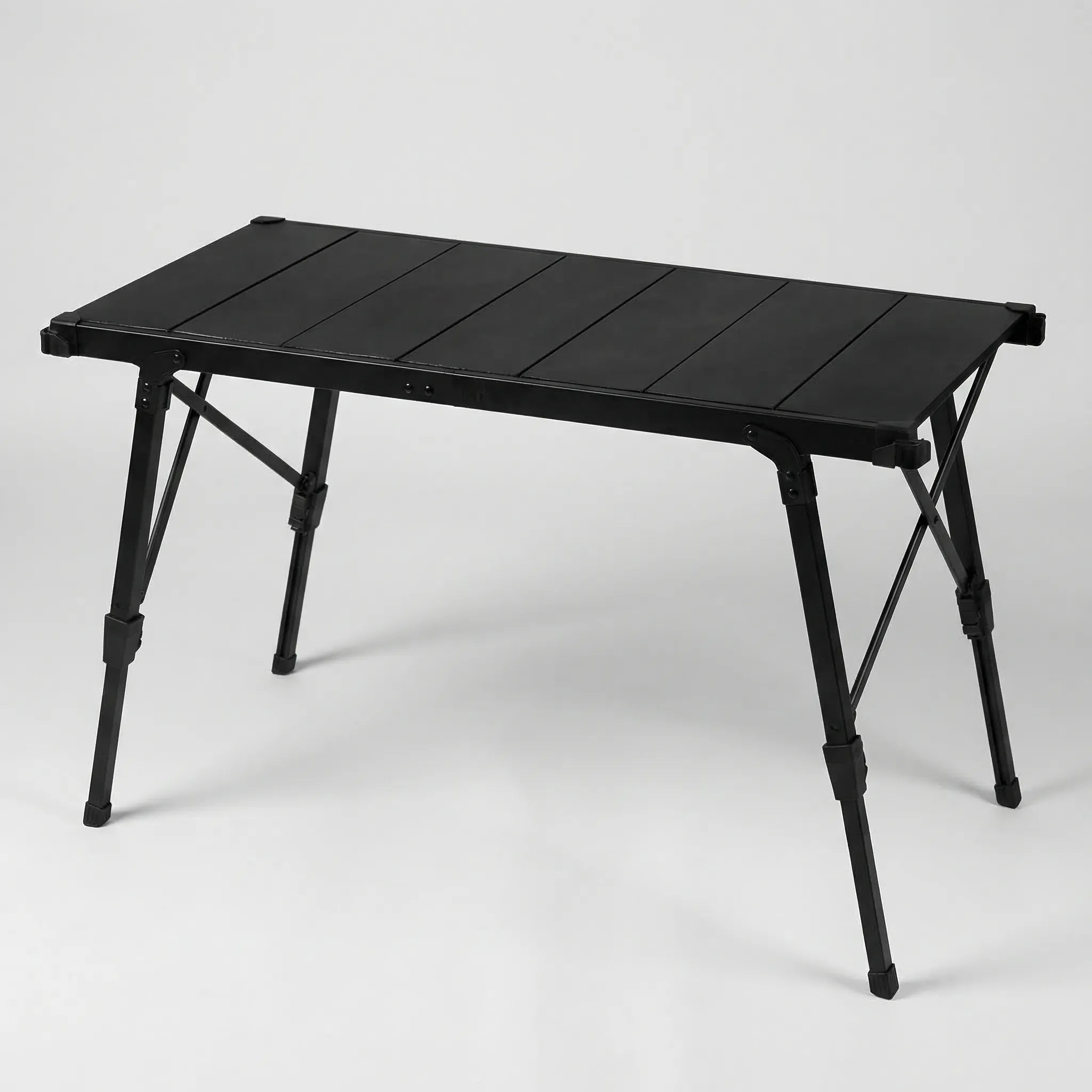 Klappbarer Camping-Tisch mit verstellbaren Beinen und Brennerpanel