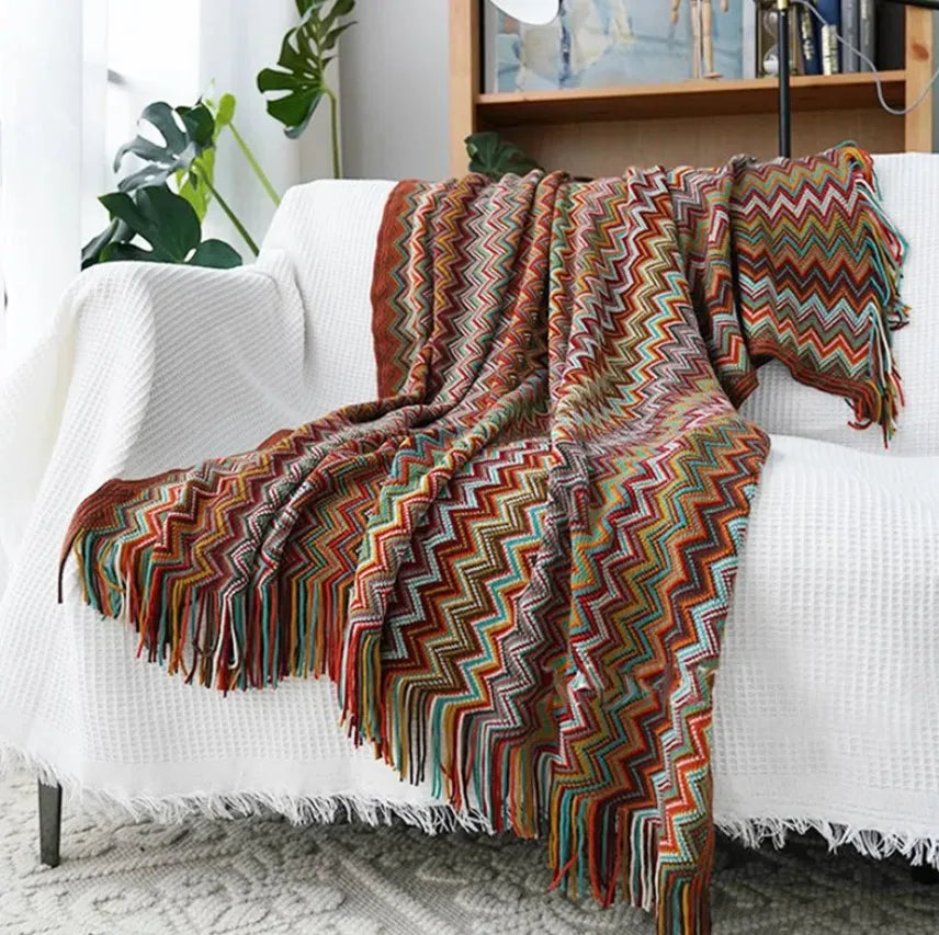 Bunte Strickdecke geometrische Streifen Fransen Bohème-Design