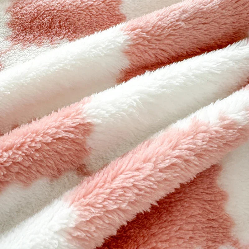 Karierte Korallenrot-Fleece-Decke mit rosa-weißem Karomuster