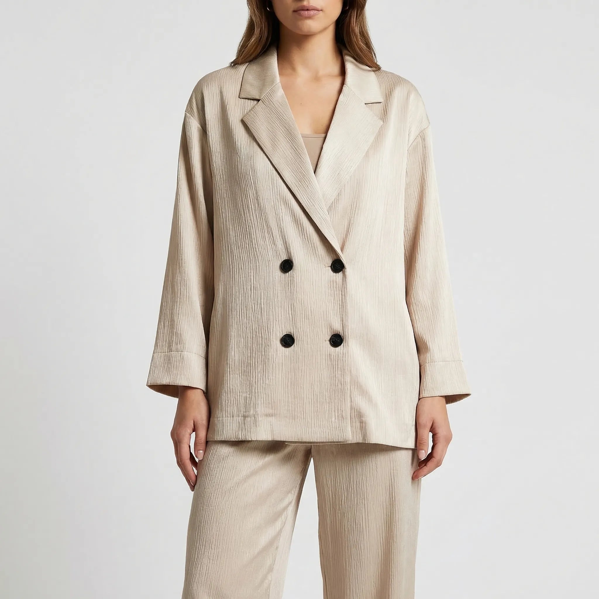 Damen Anzug Set mit zweireihiger Jacke und Hose im Knitter-Effekt