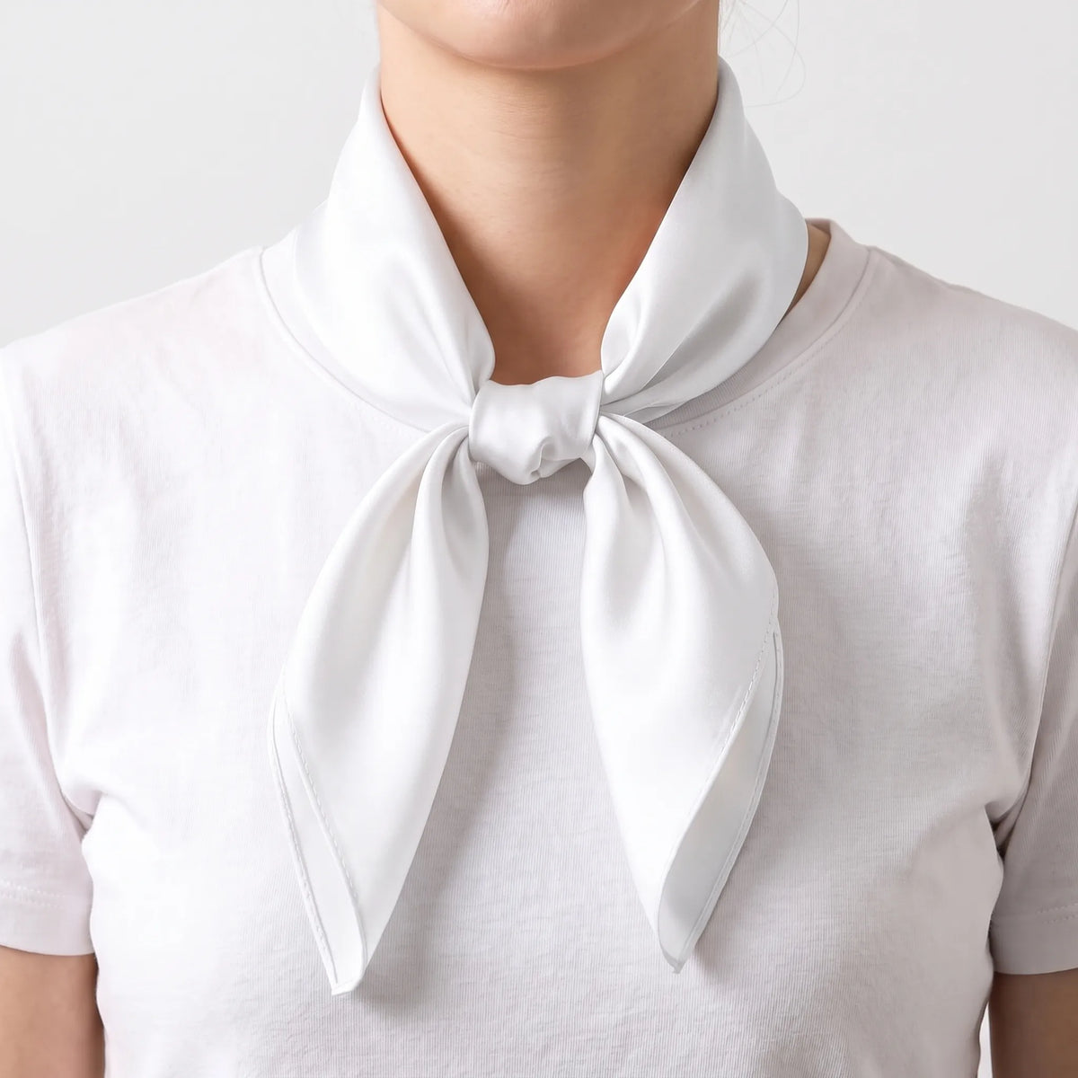 Nordspur | Crimsona Glänzendes Quadratisches Halstuch
