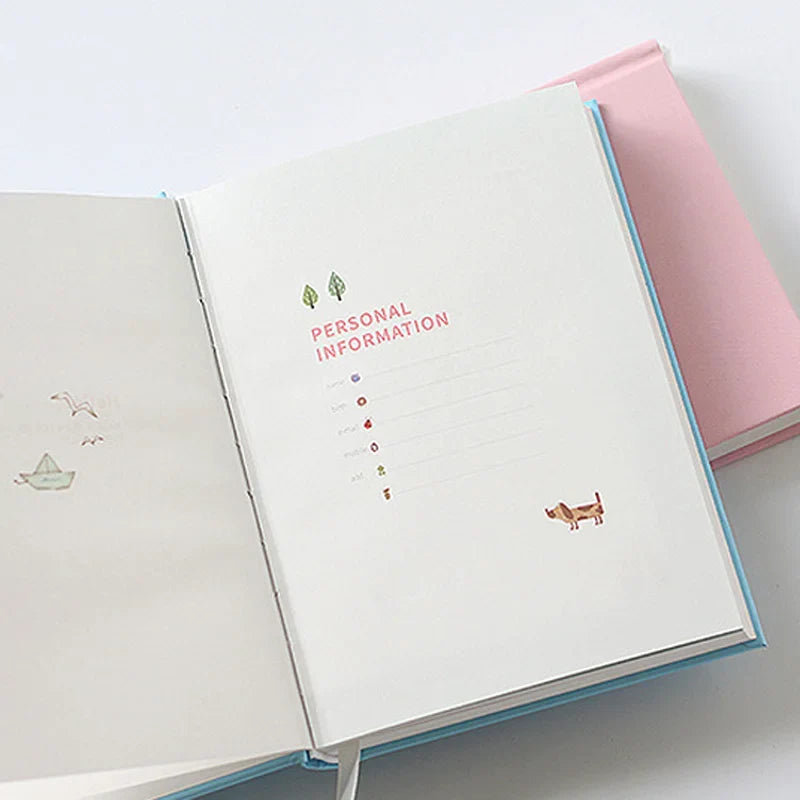 Kompaktes Tages-Planer-Notizbuch mit farbenfrohen illustrierten Seiten