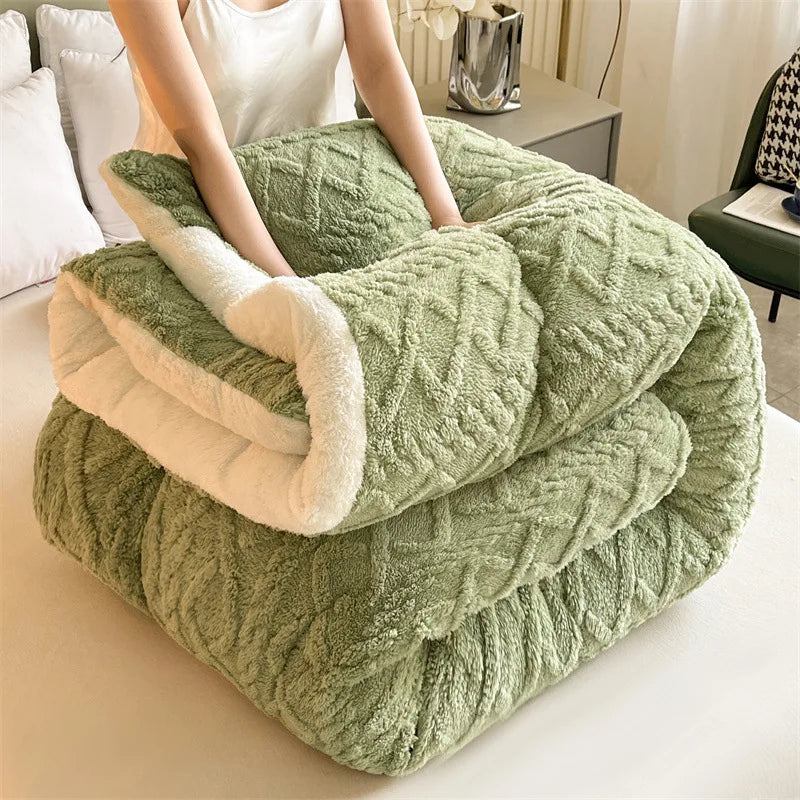 Wendbare Steppdecke mit Polarfleece und Lammfell-Innenseite antipieling