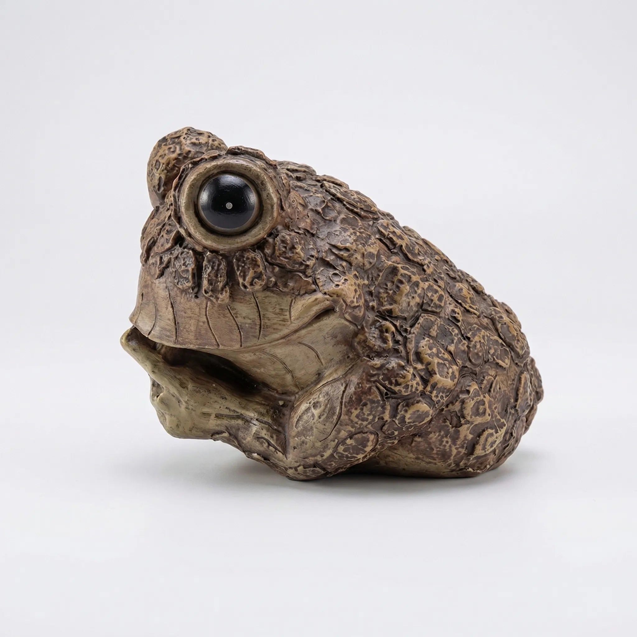 Spähender Frosch Baumschmuck mit lebensechten Details und verwittertem Finish