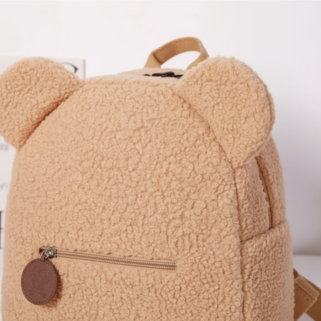 Flauschiger Bären-Rucksack mit Flanell-Außenseite und gepolsterten Trägern