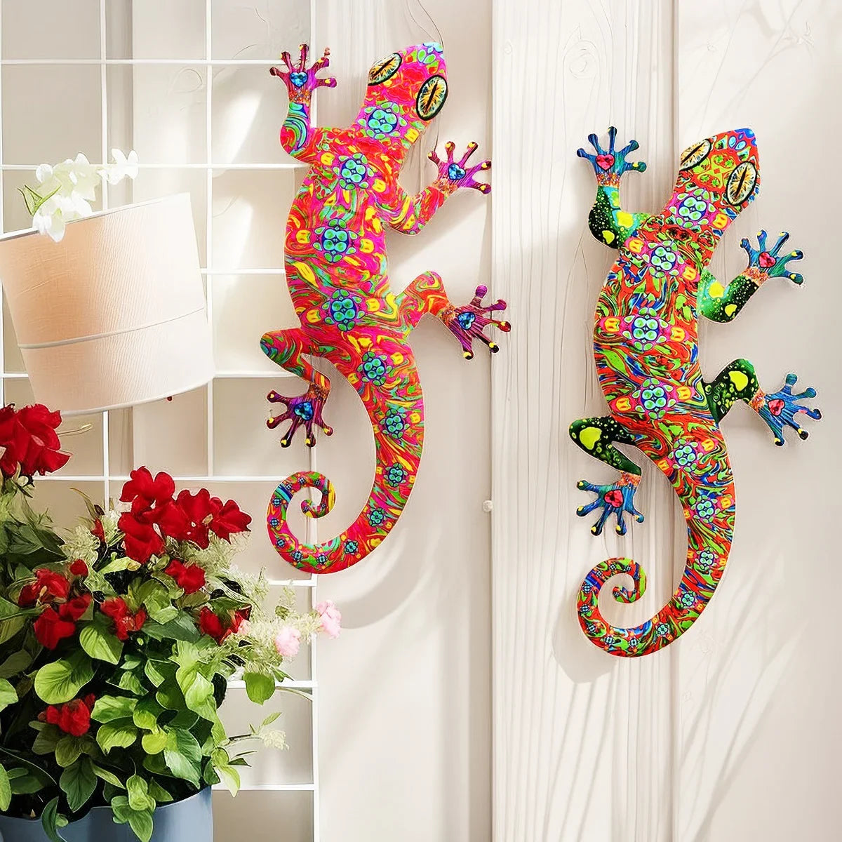 Gecko-Wandskulpturen mit lebendiger Bemalung und Wirbelmuster