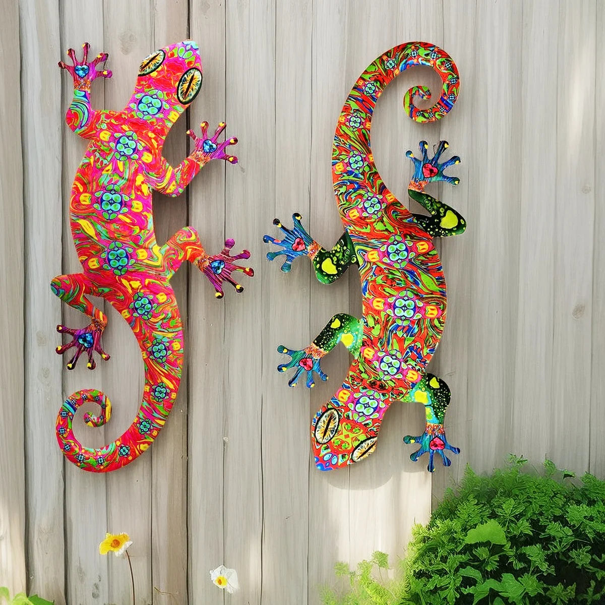 Gecko-Wandskulpturen mit lebendiger Bemalung und Wirbelmuster