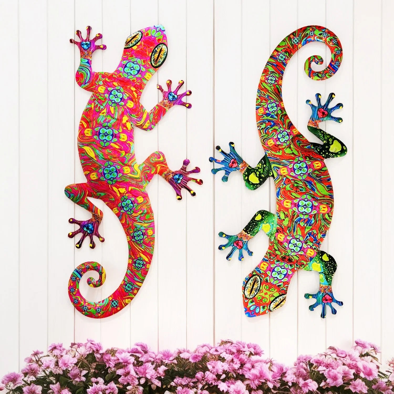 Gecko-Wandskulpturen mit lebendiger Bemalung und Wirbelmuster