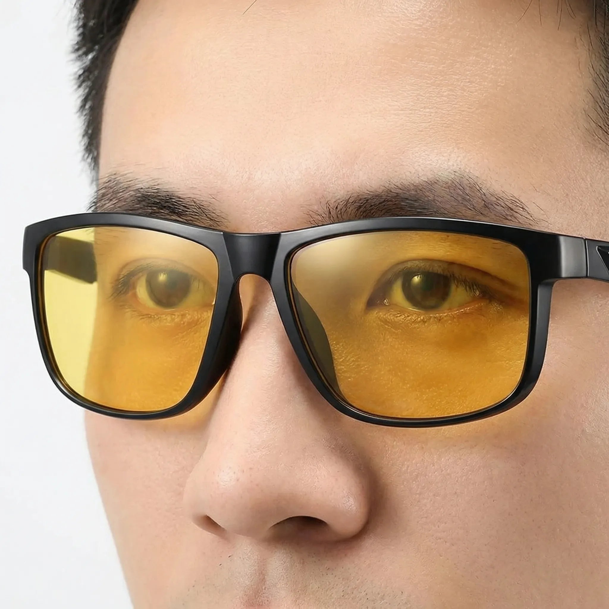 Quadratische Fahrerbrille mit gelben Anti-Blendschutz-Gläsern