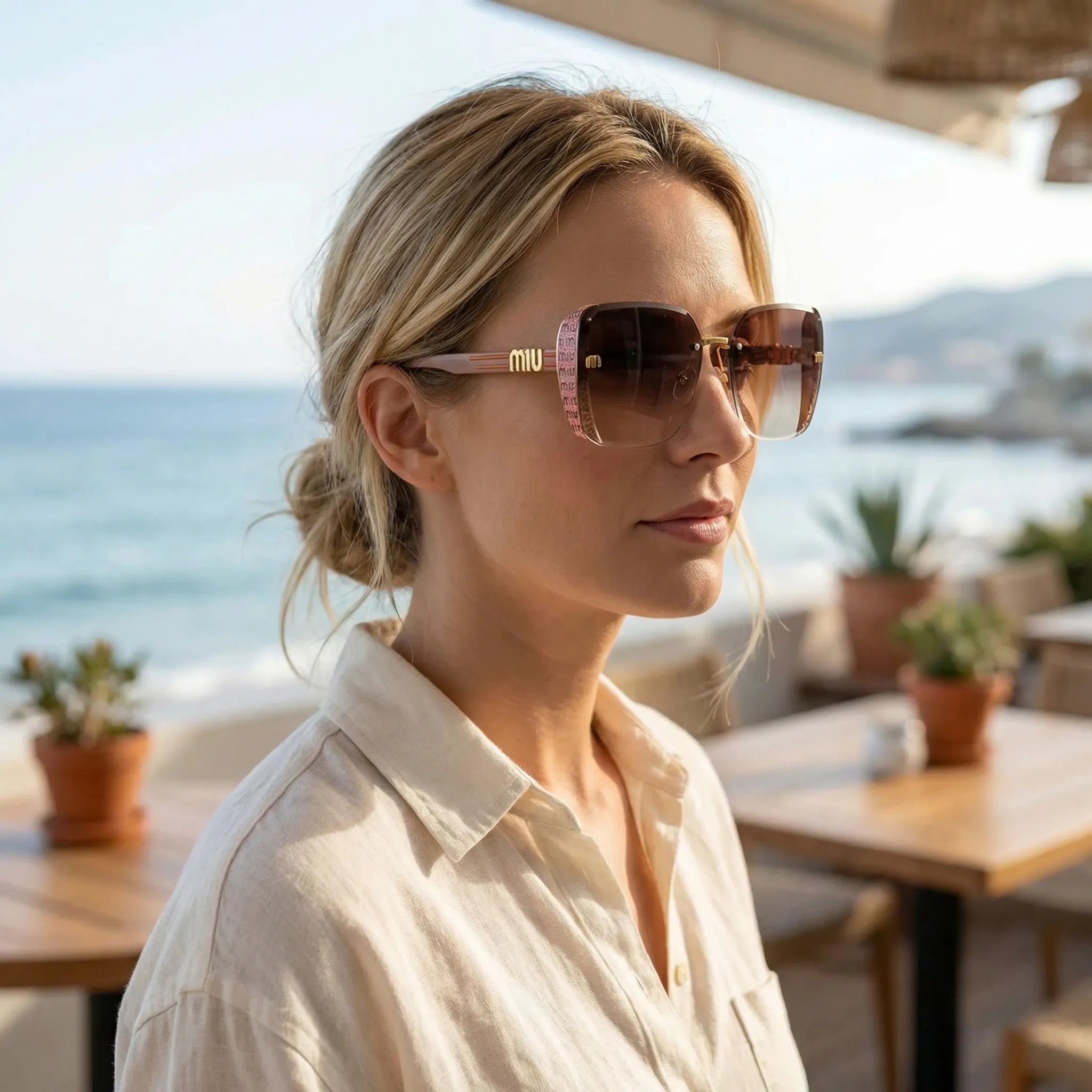 Randlose Sonnenbrille mit Farbverlauf und glitzerbesetzter Brücke