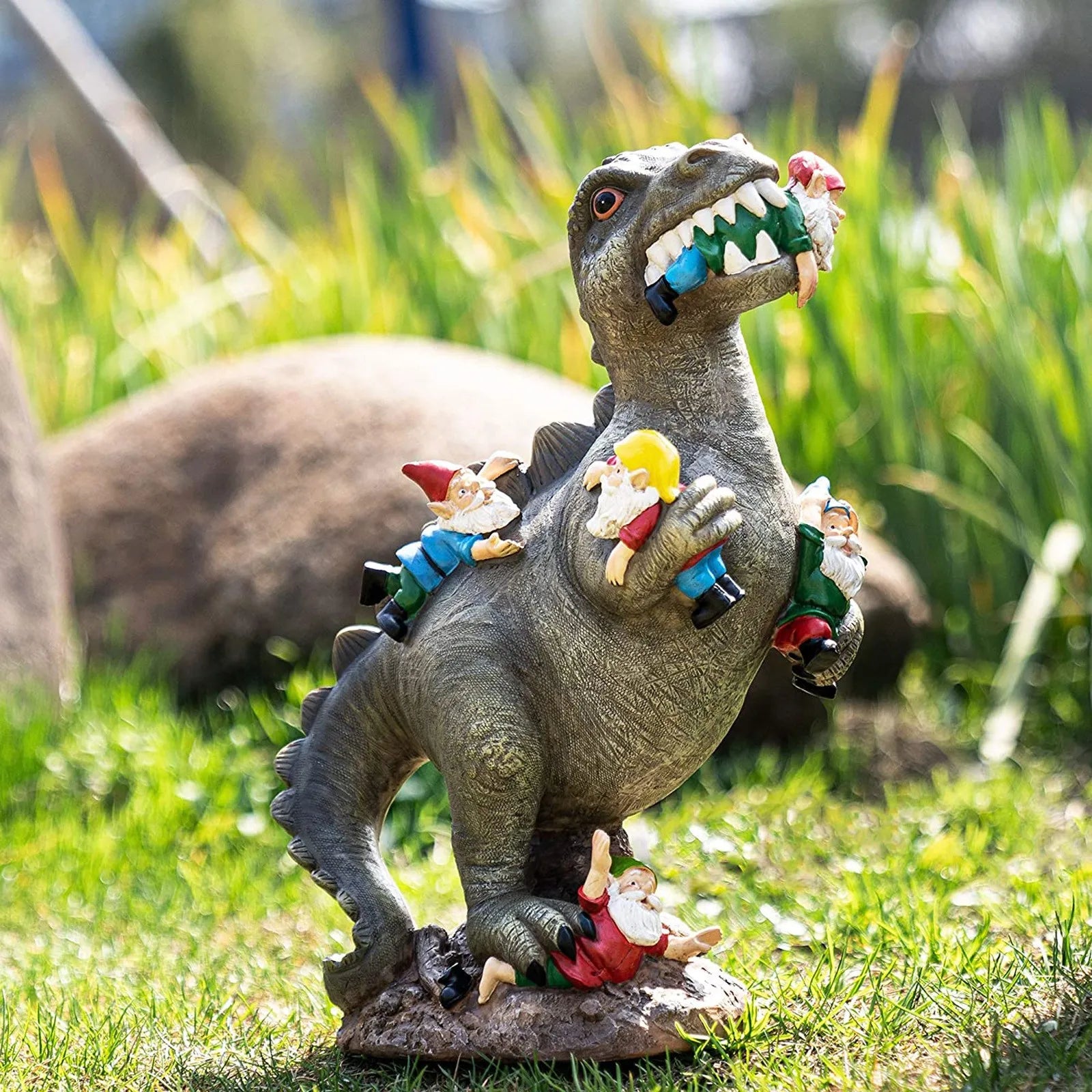 Dinosaurier-Gartenfigur T-Rex mit Zwergen handgemalt witterungsbeständig