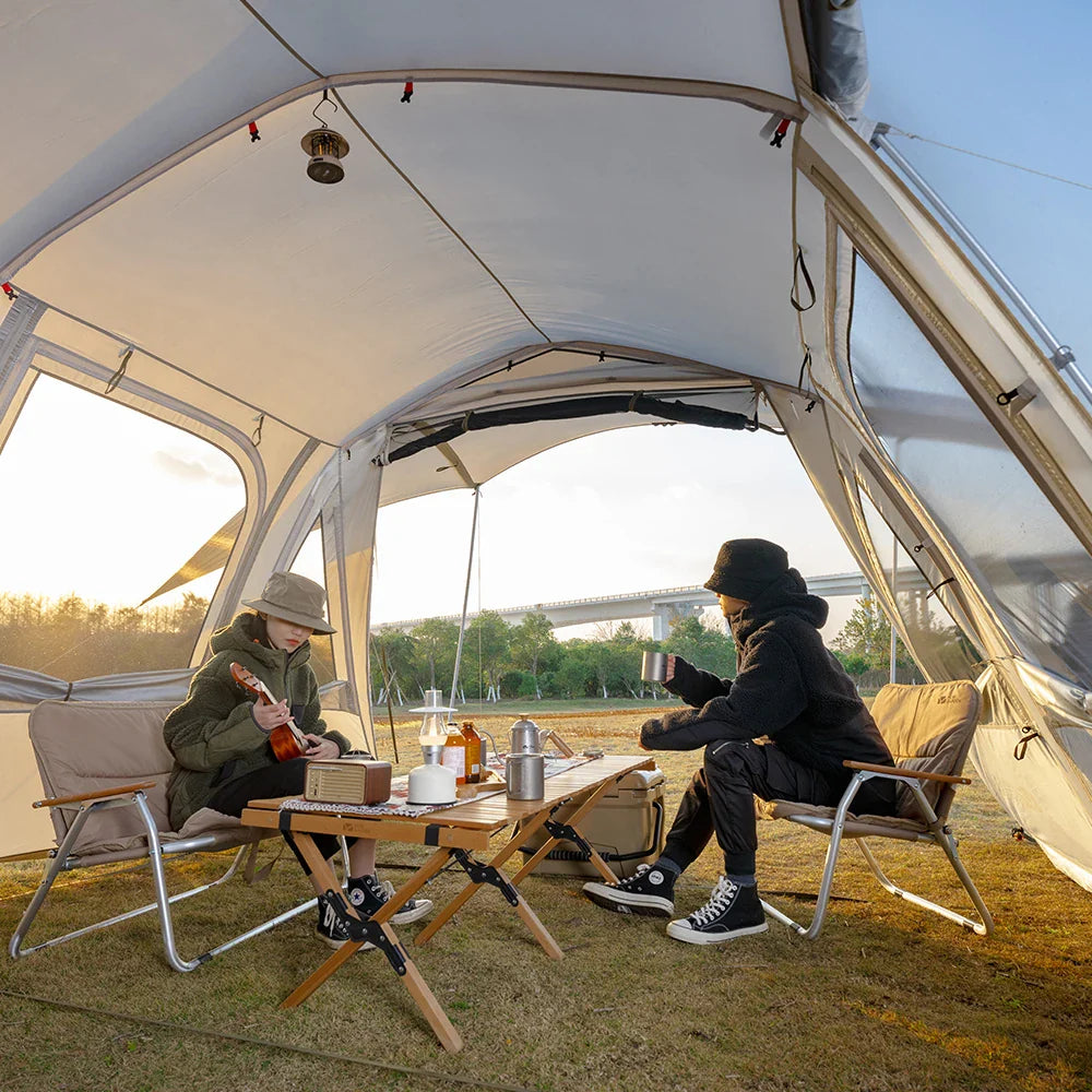 Geräumiges Tunnelzelt für Familien-Camping mit großem Gemeinschaftsbereich