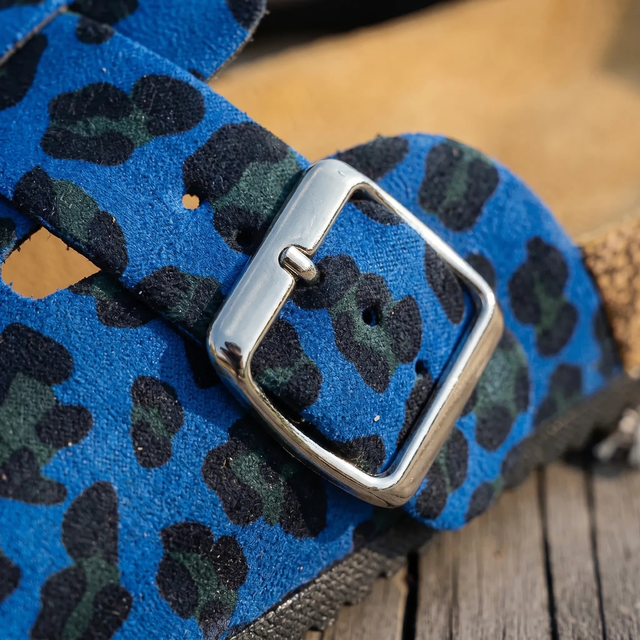 Leopardenmuster-Pantoletten mit verstellbarem Riemen und flacher Sohle