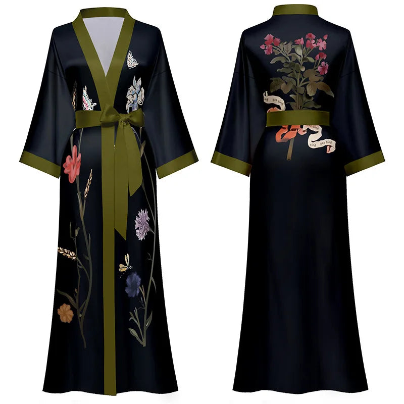 Langer floraler Kimono-Bademantel mit Dreiviertelsärmeln
