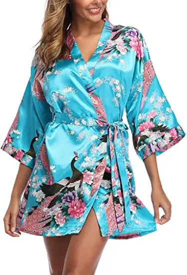 Kurzer Kimono-Bademantel mit Kran- und Blumendruck elegantes Braut-Design