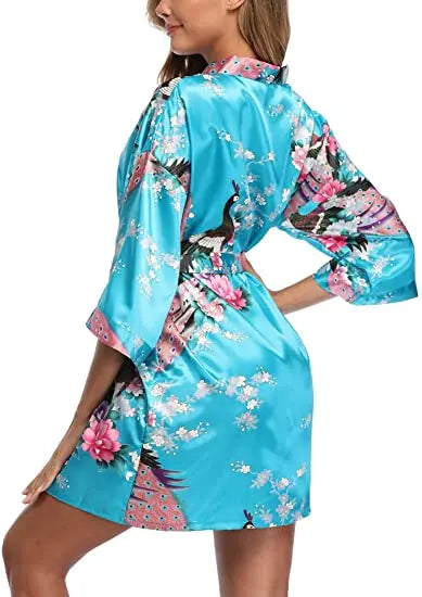 Kurzer Kimono-Bademantel mit Kran- und Blumendruck elegantes Braut-Design
