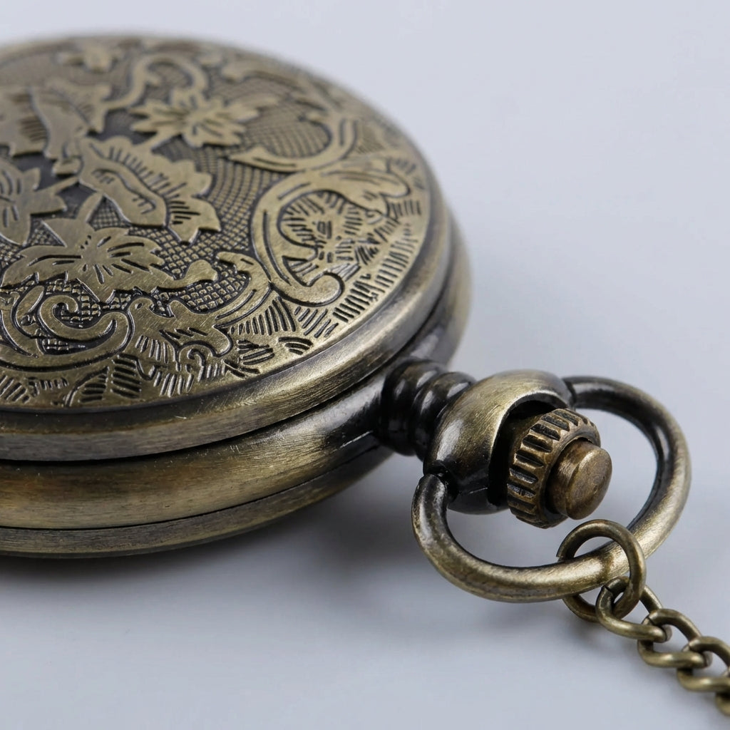Vintage Taschenuhr-Anhänger mit tiefblauem Zifferblatt und Klappdeckel