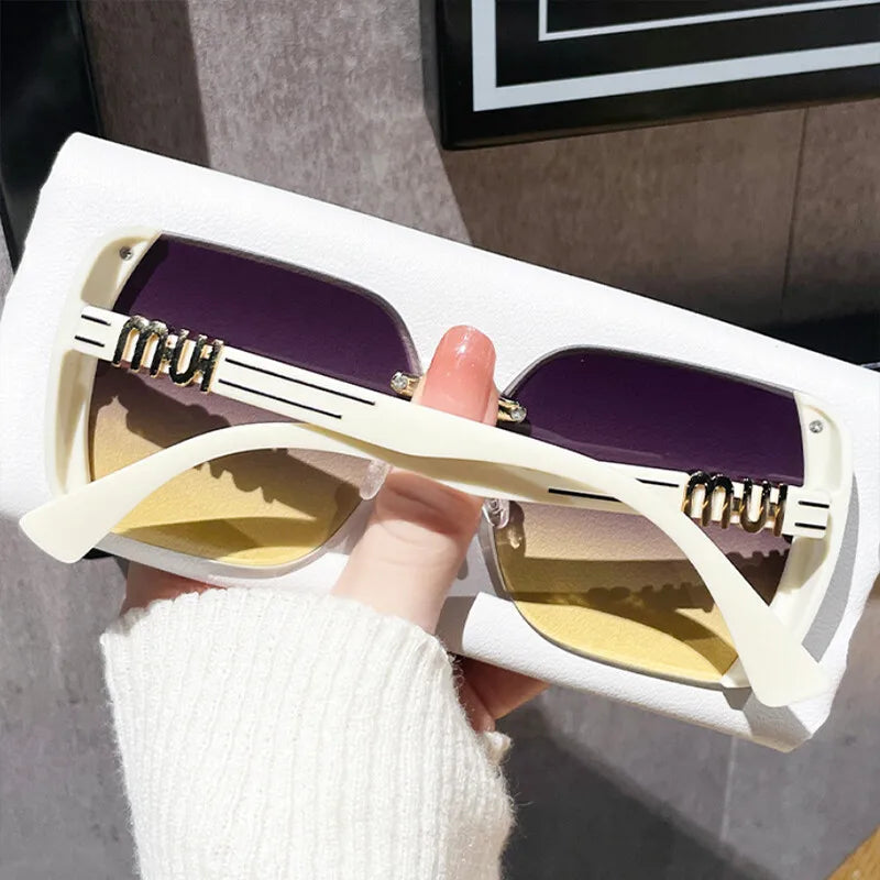 Randlose Oversize-Quadrat-Sonnenbrille mit UV400 Farbverlauf und Buchstaben-Detail