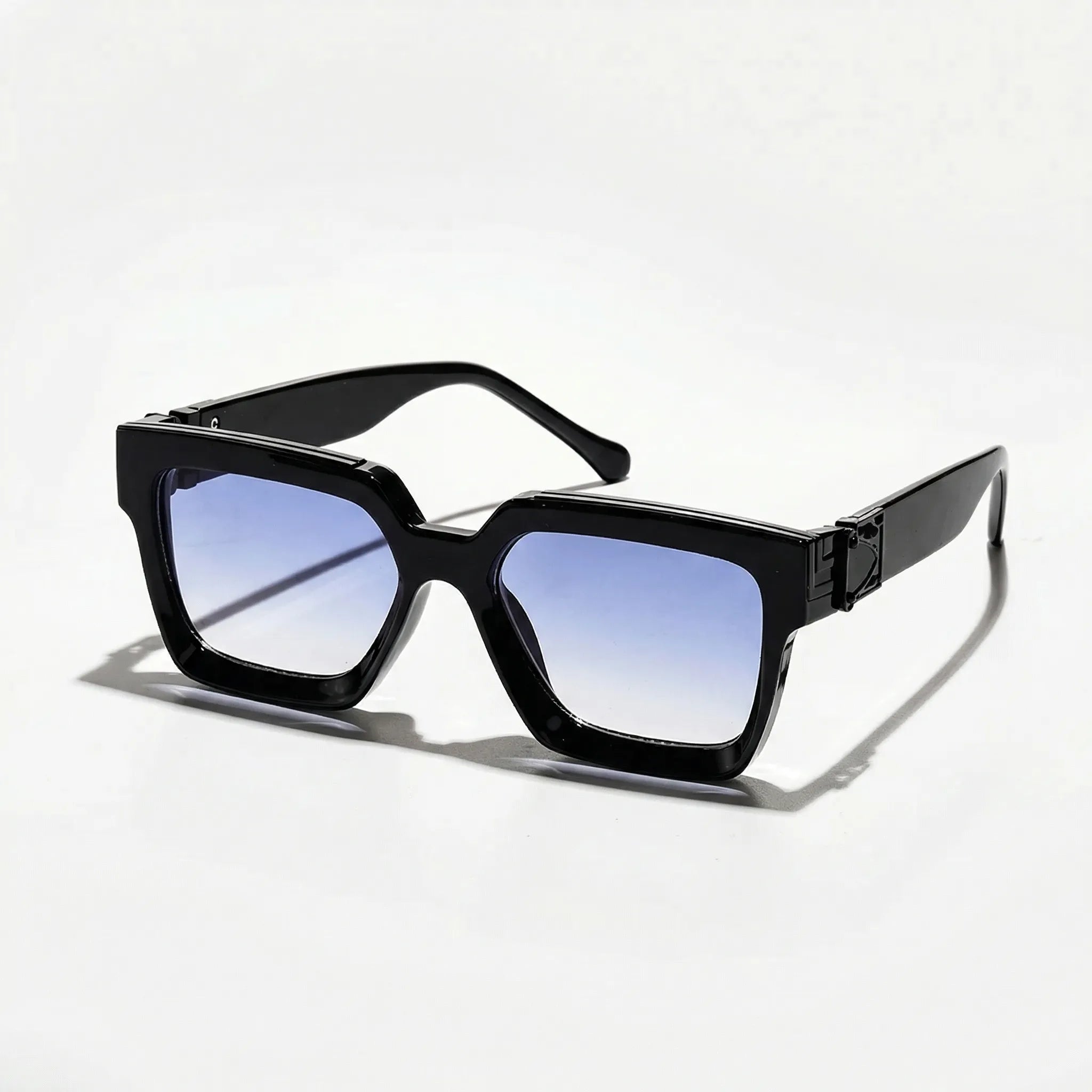 Übergroße quadratische Sonnenbrille mit poliertem Rahmen