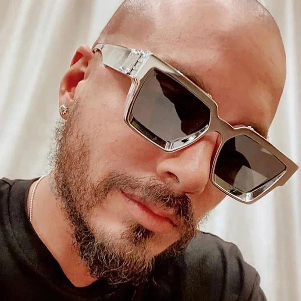 Übergroße quadratische Sonnenbrille mit poliertem Rahmen